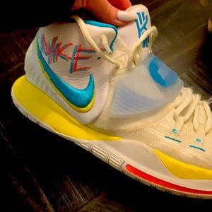 KYRIE NEON GRAFFITI SNEAKERS